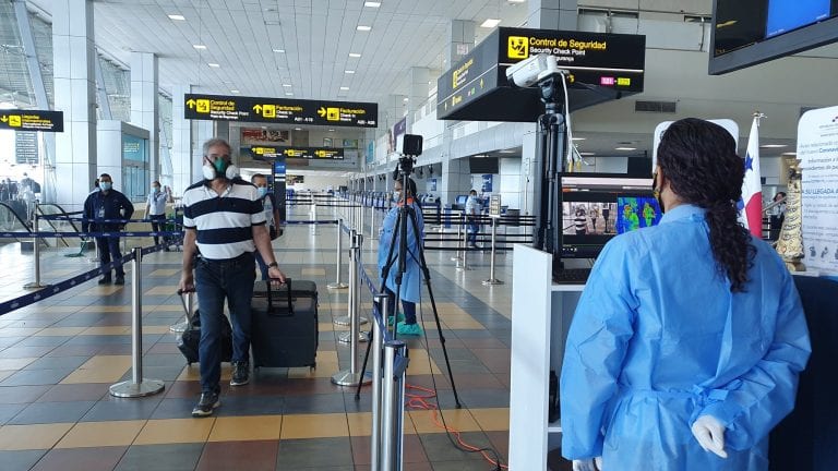 Panamá suspende ingreso de pasajeros provenientes de Sudamérica