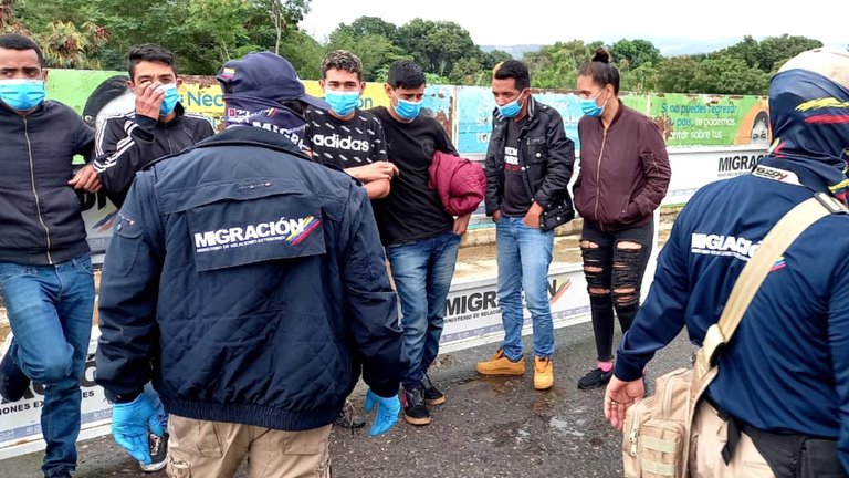 Colombia expulsó a siete venezolanos acusados de hurto