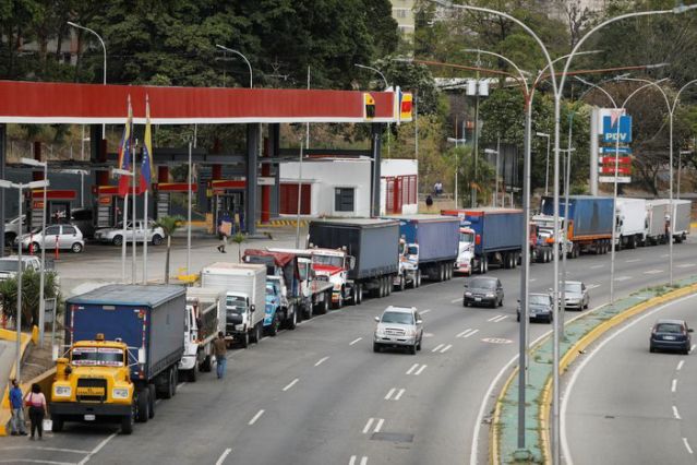 Racionamiento de diesel en Venezuela empeora la escasez de combustible