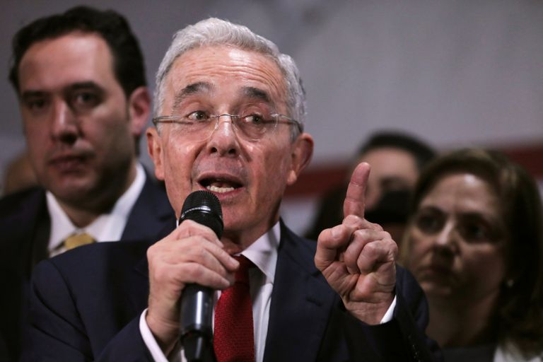 Piden cerrar investigación Álvaro Uribe - Piden cerrar investigación Álvaro Uribe