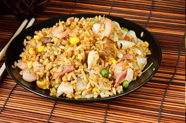 Aprende a preparar un arroz chino venezolano