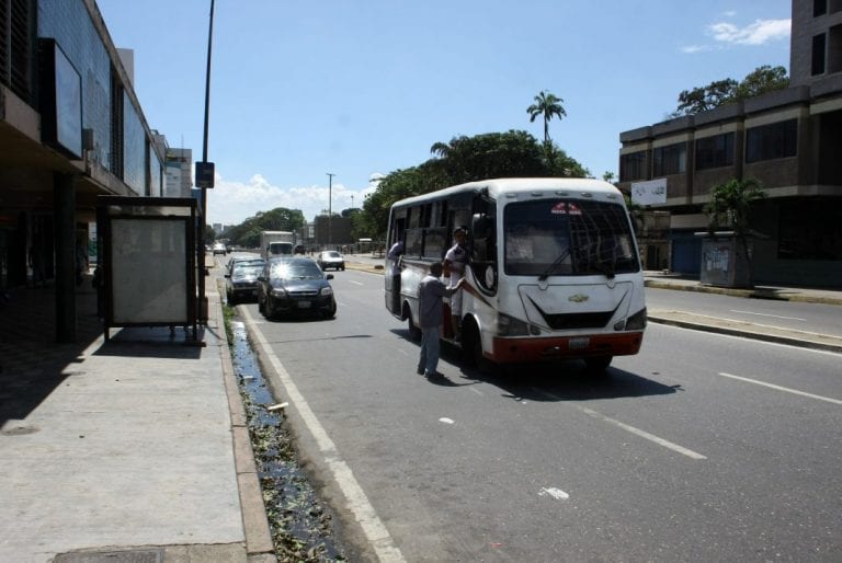 Pocas unidades de transporte por falta de combustible en Carabobo