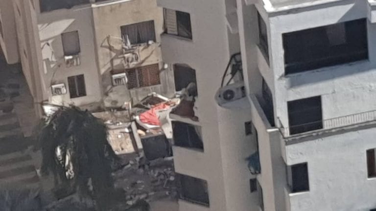 Explosión en residencias El Bosque dejó cuatro heridos y daños en el edificio (FOTOS)