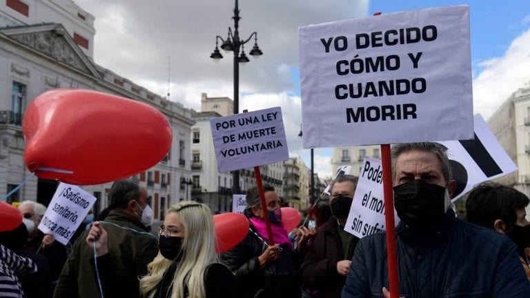 España aprueba la ley de eutanasia y entrará en vigor en tres meses