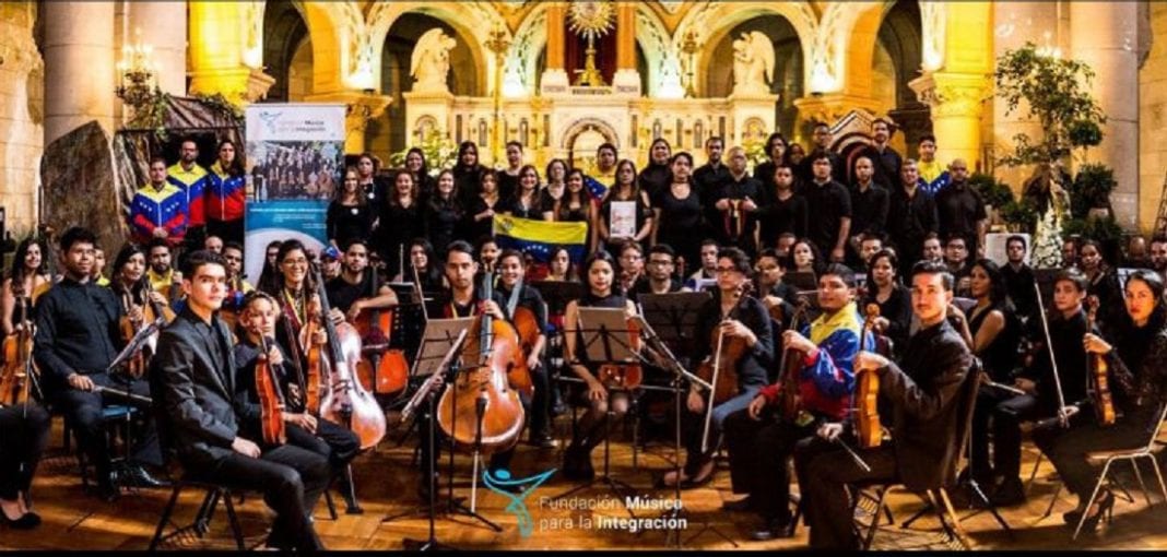 Venezolana creó orquesta en Chile - Venezolana creó orquesta en Chile