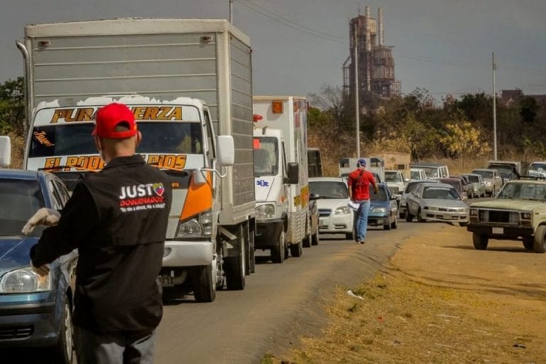 Transportistas esperan por el gasoil en el centro del país