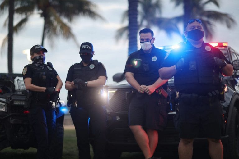 Estado de emergencia y toque de queda en Miami Beach por COVID 19