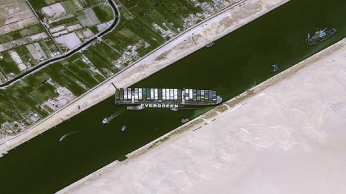 Suspenden la navegación por el canal de Suez - Suspenden la navegación por el canal de Suez