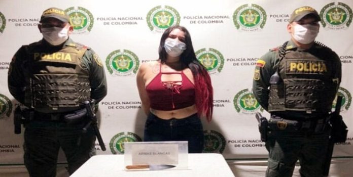 Venezolana apuñaló a su pareja y una mujer en Colombia