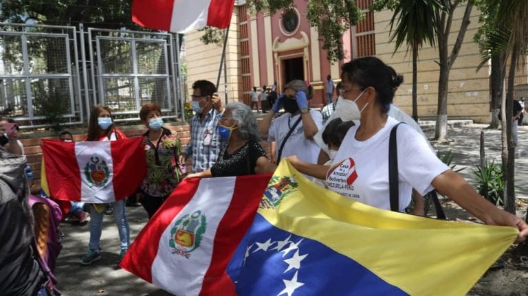 Candidatos de Perú se promocionan en contra de los venezolanos