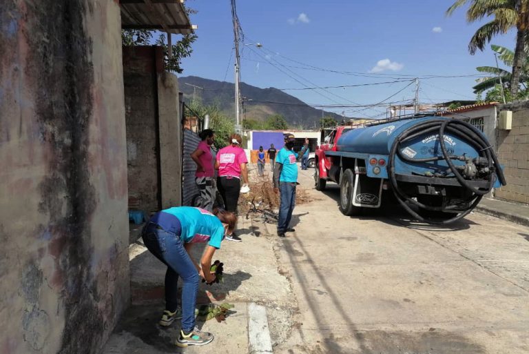 Distribución de agua potable en Naguanagua benefició a familias en Brisas de Carabobo
