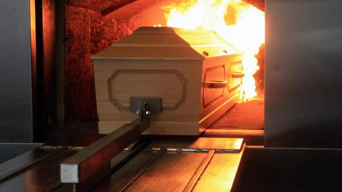 Cremación para un fallecido por Covid-19 en Carabobo