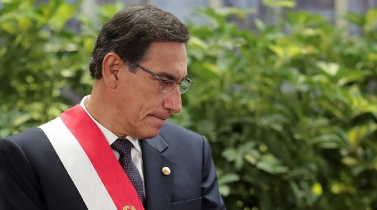 Congreso de Perú aprueba informe para inhabilitar al expresidente Martín Vizcarra