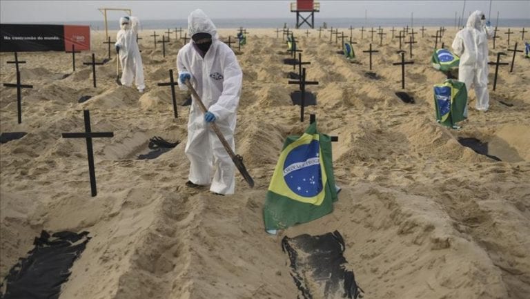 Brasil rompe su récord diario al registrar más de 4 mil muertos por Covid-19