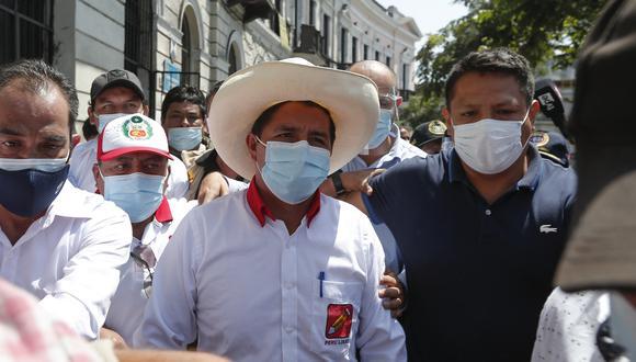 Candidato Pedro Castillo en Perú suspende recorridos por descompensación