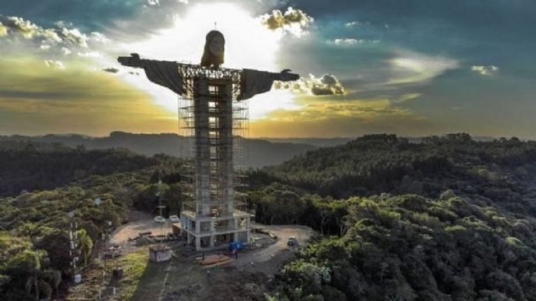Cristo protector se erige al sur de Brasil e impone su grandeza (+Fotos)