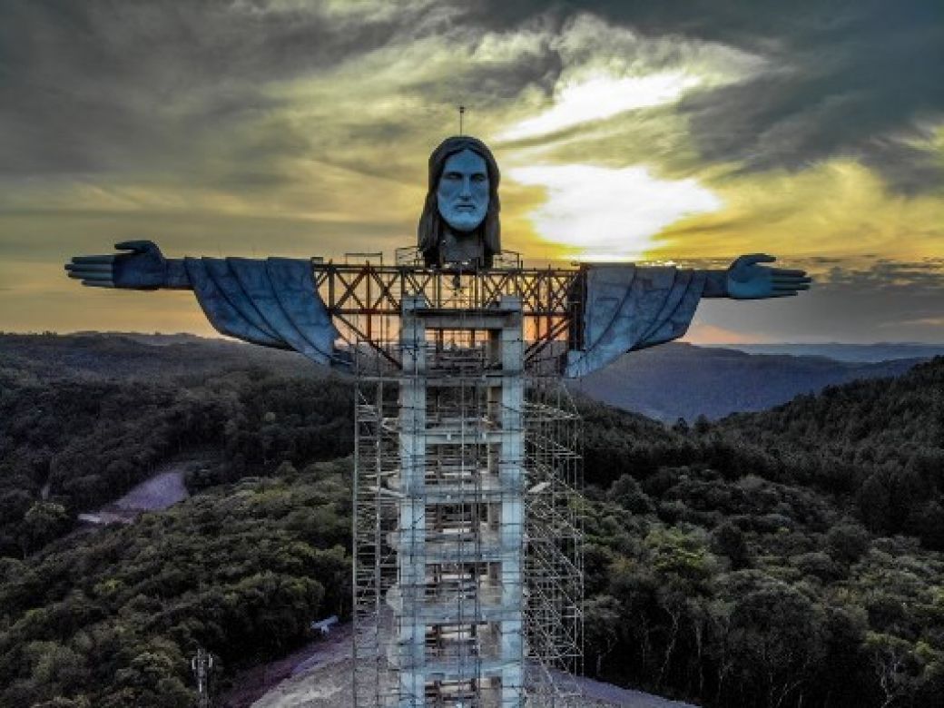 Cristo protector se erige al sur de Brasil - Cristo protector se erige al sur de Brasil