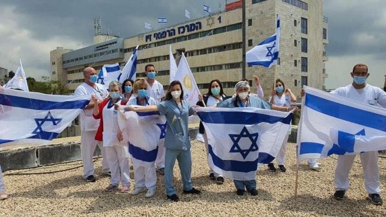 Hospitales de Israel empiezan a cerrar las salas de covid-19