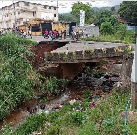Denuncian el colapso del puente La Chivata en Táriba, Táchira