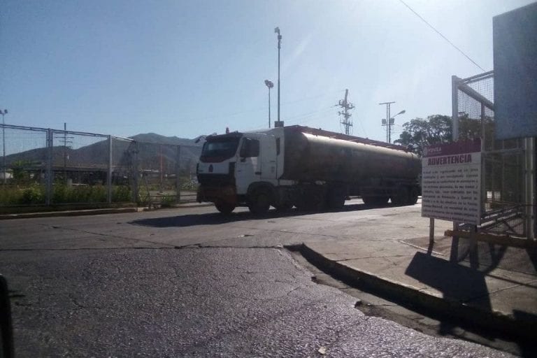Activan refinería de Puerto La Cruz para producir 13 mil litros de gasolina al día