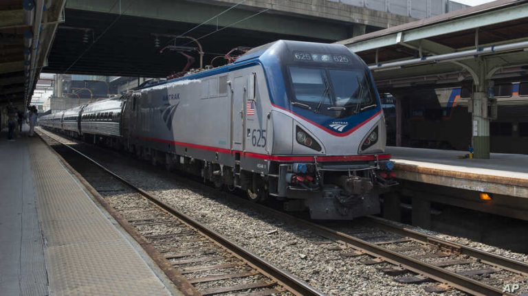 Una mujer y su bebé murieron arrollados por un tren en EEUU