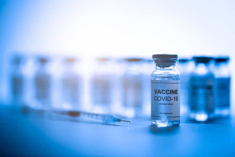 Privan de libertad a cuatro revendedores de vacunas contra el Covid-19