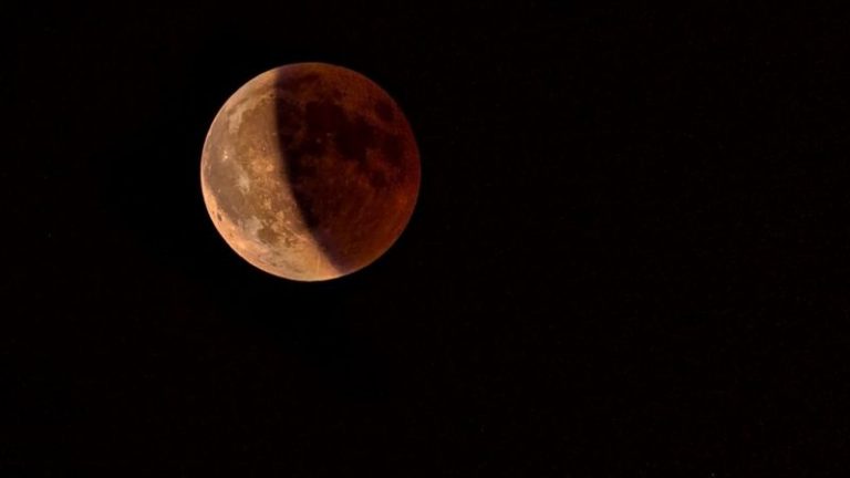 Disfruta esta madrugada del primer eclipse lunar en el 2021