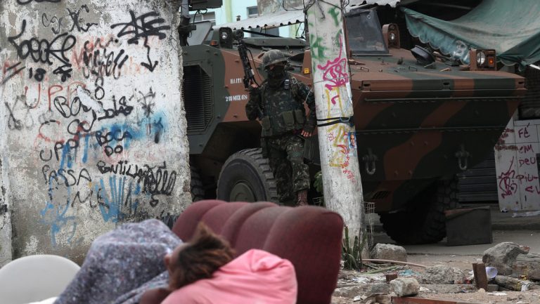 Masacre en Río de Janeiro deja 25 muertos entre ellos un policía (VÍDEOS)
