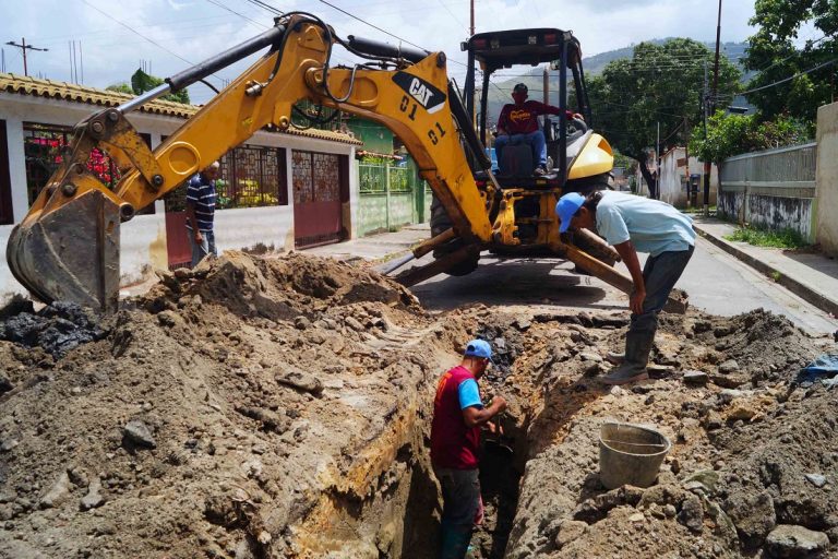 Alcaldía de Naguanagua continúa sustitución de tuberías de aguas negras en Barrio Unión