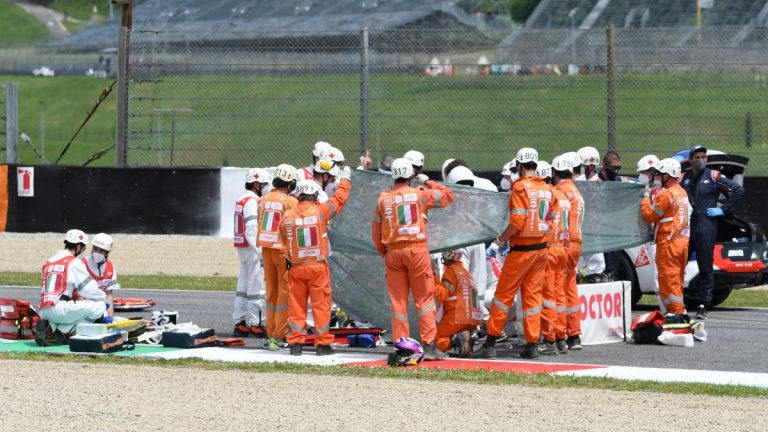 Fallece piloto suizo Jason Dupasquier tras accidente en el GP de Italia