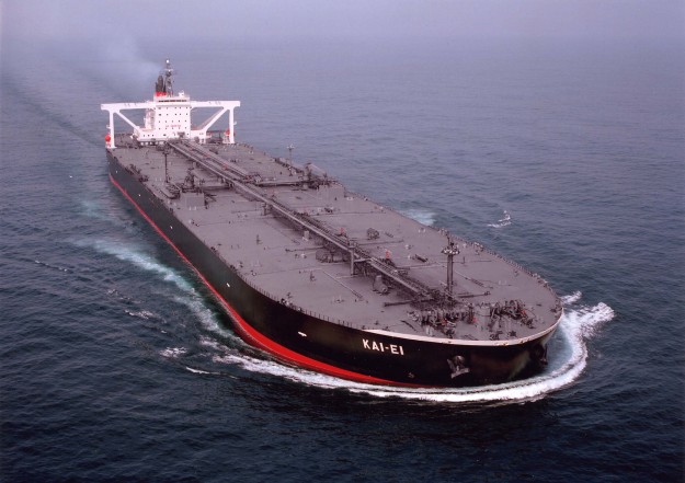 Reuters: buque con gasoil llegó a Venezuela con 500 mil barriles