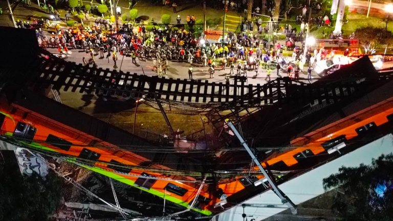 Más de 20 muertos y 70 heridos tras colapsar metro en Ciudad de México