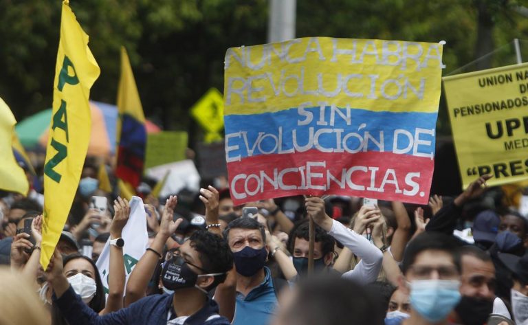 Piden la renuncia de Iván Duque como salida a la crisis en Colombia