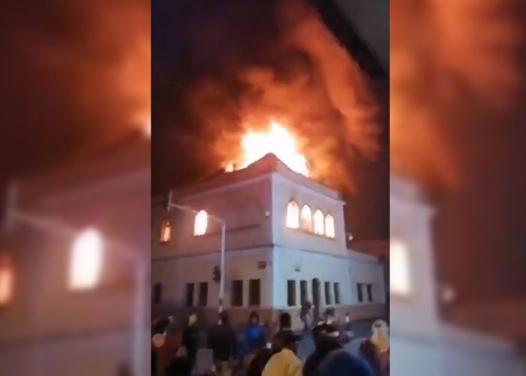 Vándalos prendieron fuego al Palacio de Justicia en Tuluá