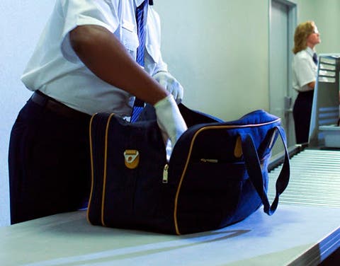 Incautan 12 kilos de oro de un equipaje de mano a dos viajeros en Colombia