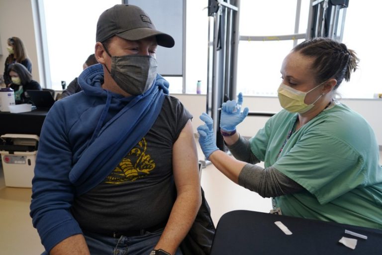 Vacunados contra el Covid-19 en EEUU pueden omitir la mascarilla