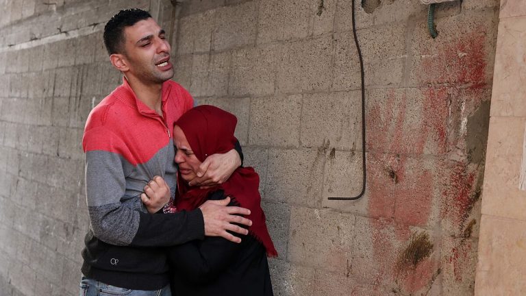 Se elevan a 174 muertos en Gaza tras nuevos bombardeos israelíes