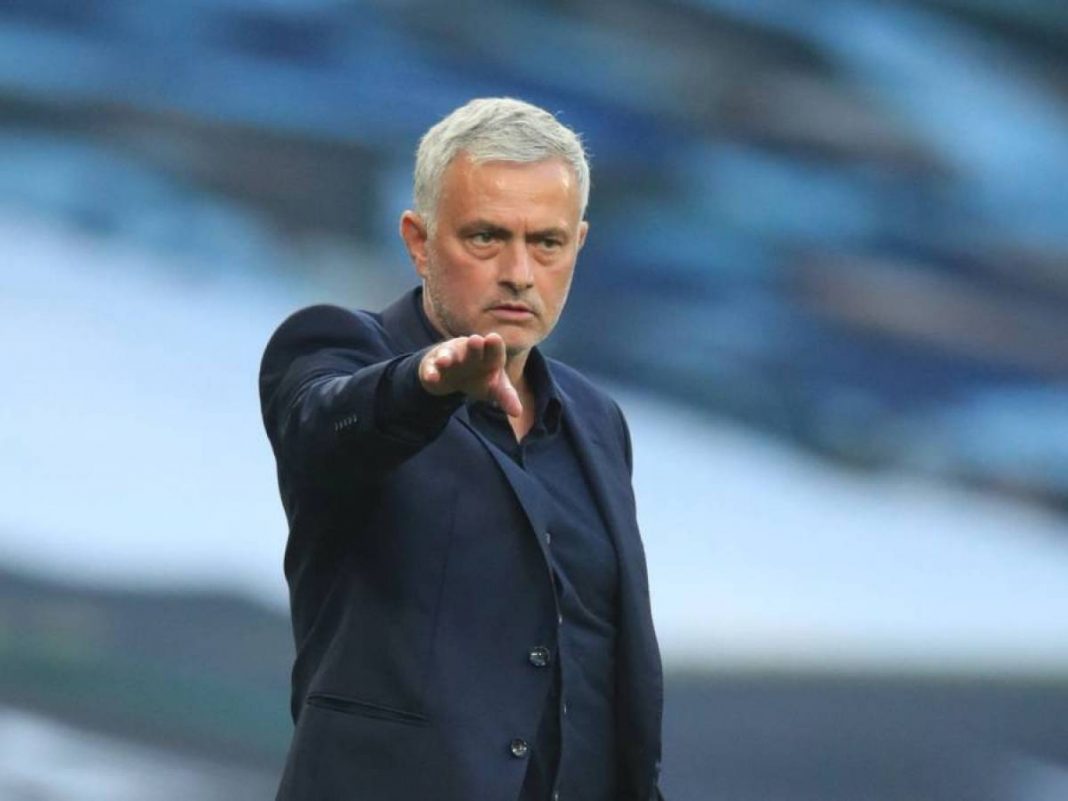 Roma designó a José Mourinho su como nuevo técnico