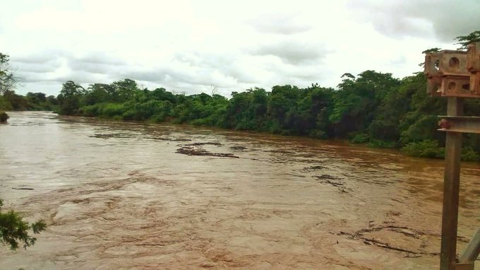 Dos personas mueren tras desbordamiento de un río en Machiques