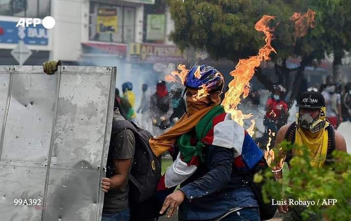 Manifestaciones y saqueos siguen en Colombia en una semana
