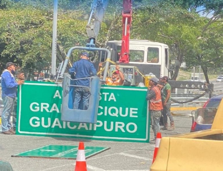 Cambian letrero de Francisco Fajardo por Gran Cacique Guaicaipuro en autopista