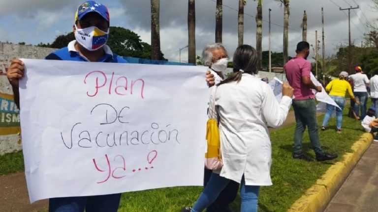 Trabajadores de la salud salieron a las calles y piden vacuna anti Covid-19