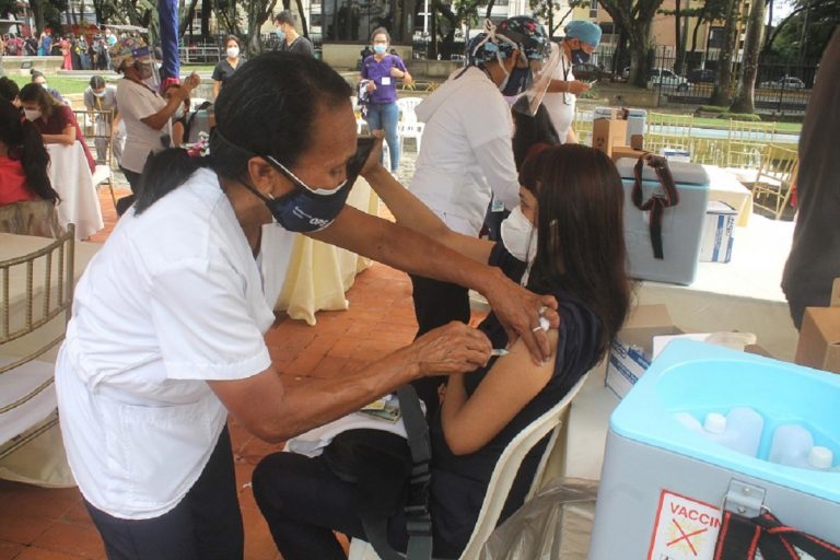 Insalud inmunizó a mil estudiantes de medicina contra el Covid 19 en Carabobo