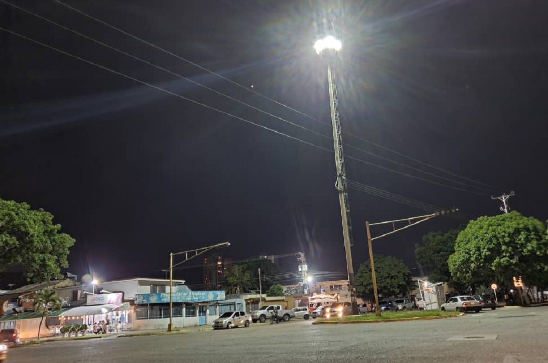 Reactivan tres torres de iluminación en Naguanagua - Reactivan tres torres de iluminación en Naguanagua