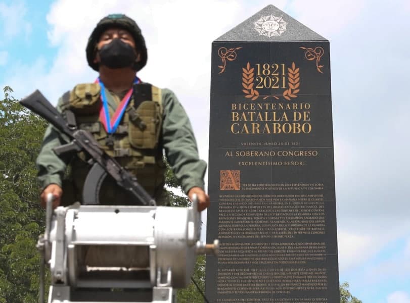 Nicolás Maduro dio inicio al desfile Bicentenario de Carabobo