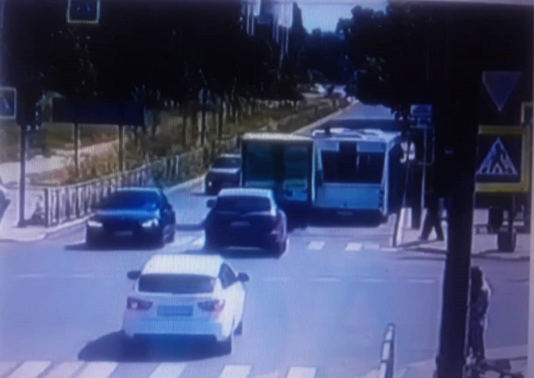 ¡Misterio! Un camión desaparece tras chocar en Rusia (+video)