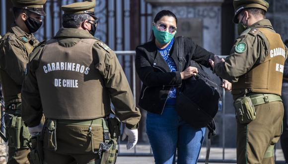 Chile impone cuarentena total por alza de contagios