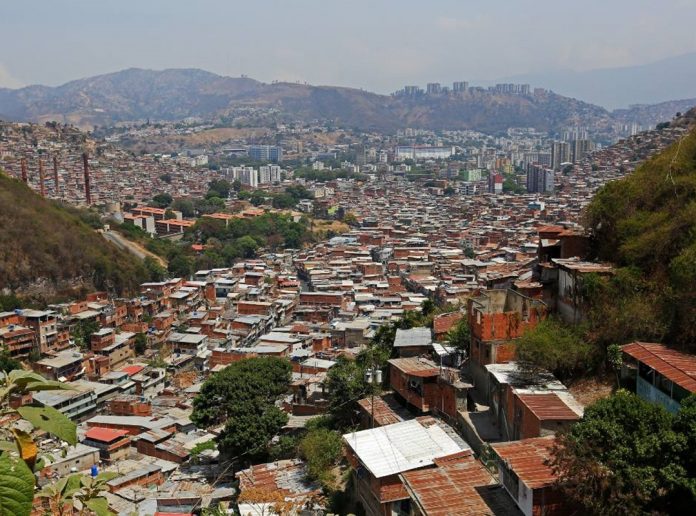Caracas de nuevo entre fuego cruzado - Caracas de nuevo entre fuego cruzado