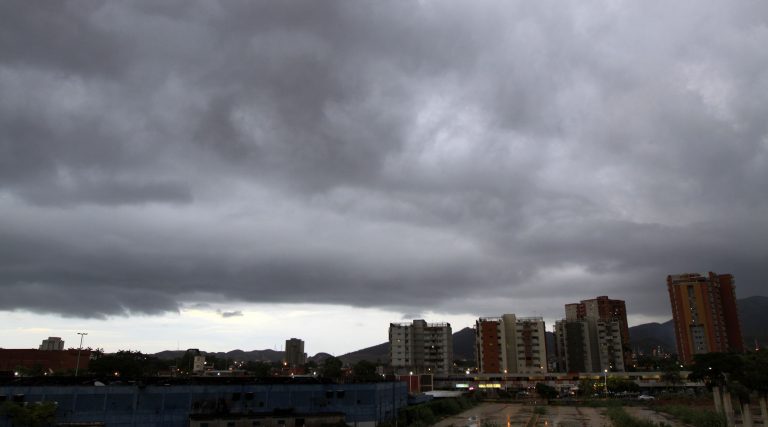 Prevén nubosidad y lluvias en gran parte de Venezuela