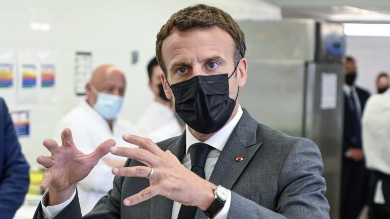 Cachetean al presidente de Francia, Emmanuel Macron en pleno evento